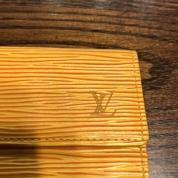 Louis Vuitton 1996 Epi Leather 6 Key Holder Wallet - Picture 3 of 16